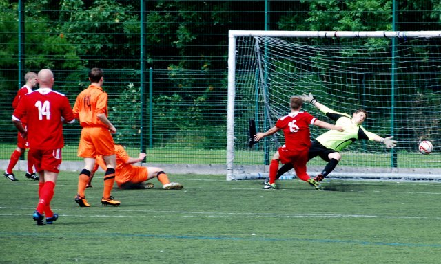 Jordan Muir doubles Troon's lead