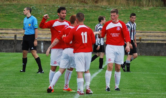 Simon's strike makes it 3-0