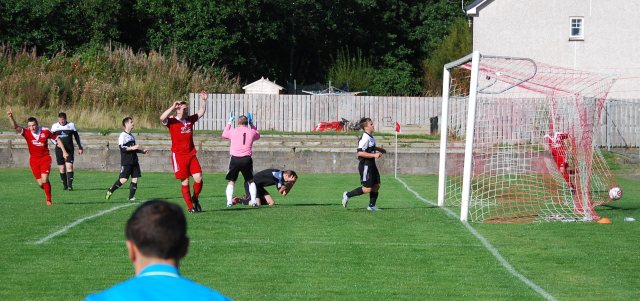 Aaron Connolly makes it 3-1