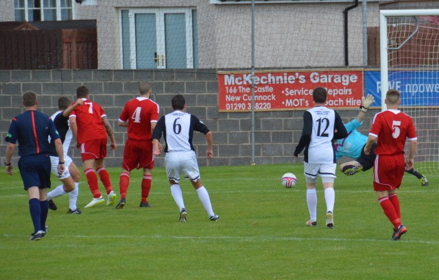 'Knock on Wood, Kieron puts Cumnock ahead
