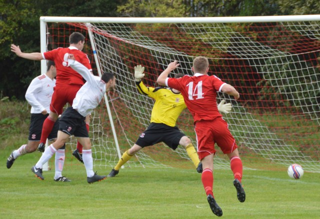 Alain Kinney heads Glens ahead