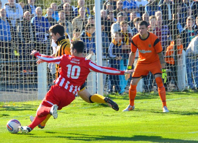 Alain Kinney goes close