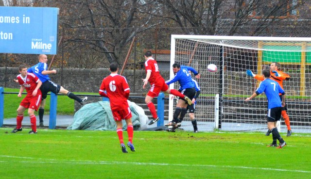 alain Kinney goes close