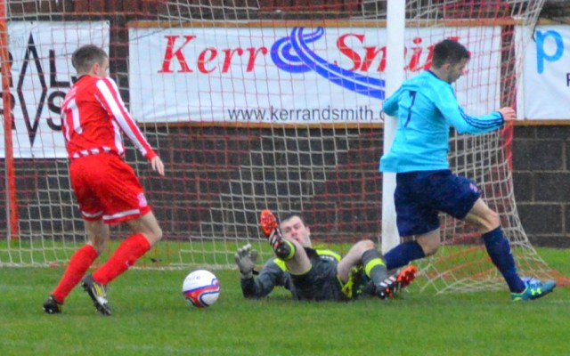 Brian McGarrity blocks Ian Gold