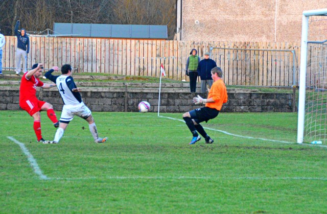 Alain Kinney fires past Ally Semple