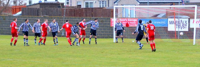 Alain Kinney doubles the Glens lead