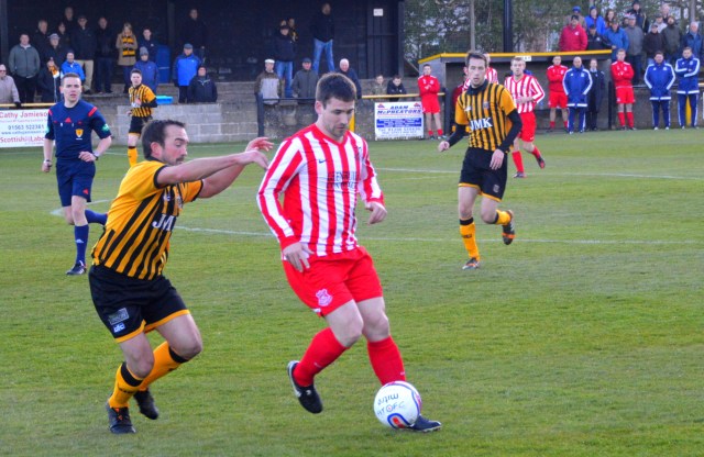 Alain Kinney fends of Steven White