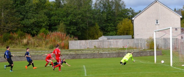 Darren McGills puts the Glens ahead